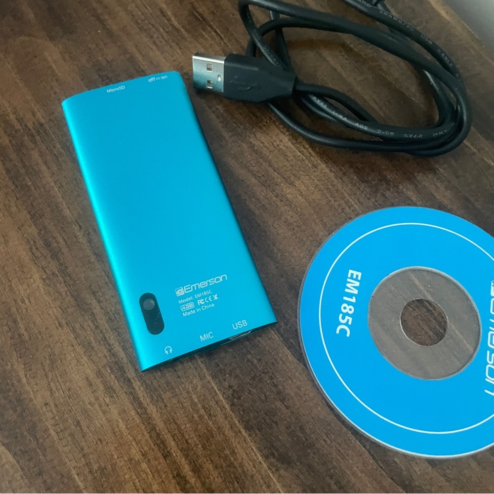 Emerson Blue MP3 Player with USB Cable and CD - Picture 2 of 3